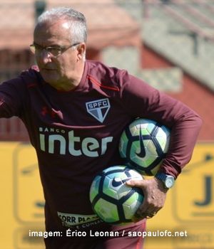 Time escalado e com uma nova formação. A hora é agora, São Paulo!