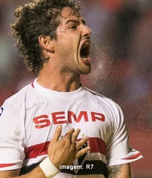 Se dependesse da torcida, Alexandre Pato já estaria no ataque do Tricolor!