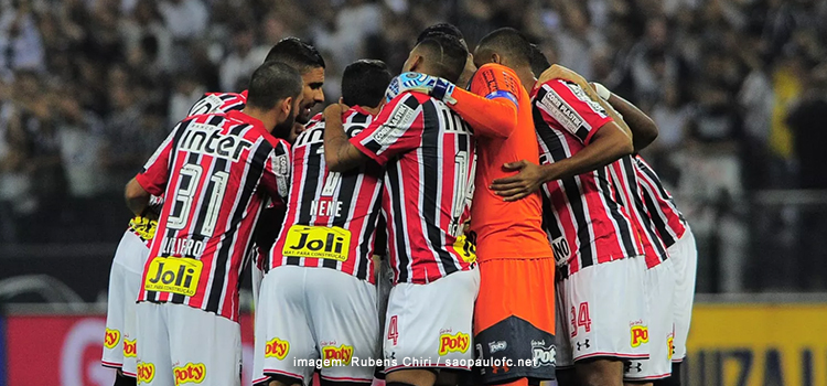 Corinthians ainda é zoado por 'torneio de verão' 15 anos após a