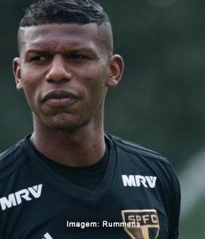 Extracampo impede Arboleda de se firmar como titular no São Paulo