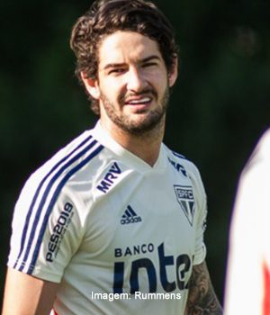 Pato não é um camisa nove de ofício mas tem faro do gol acima da média