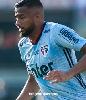 Veja as opções para o lugar de Reinaldo, suspenso contra o Vasco: