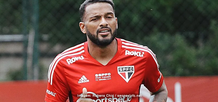Reinaldo se torna o maior lateral-esquerdo artilheiro do São Paulo