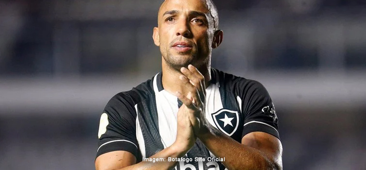 Em fim de contrato, lateral do Botafogo é especulado no São Paulo