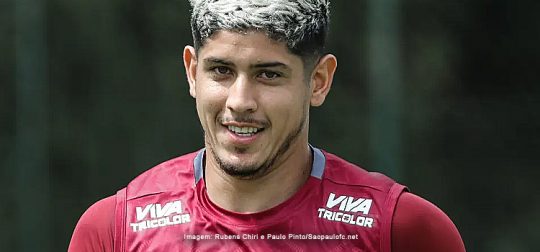 Alan Franco diz não ao Palmeiras e, enfim, assina renovação de contrato
