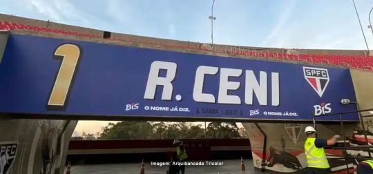 São Paulo e Bis homenageiam tricampeões mas cometem gafe histórica