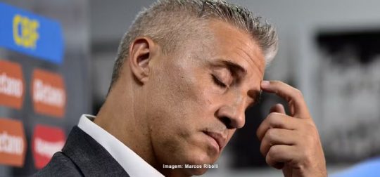 “Extrair mais?” Crespo rebate repórter e é sincero em relação ao desempenho em campo