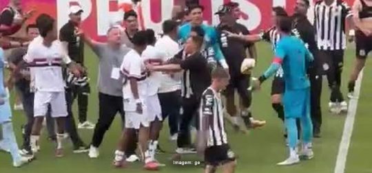 Pipocada, lesão e tumulto: São Paulo perde o Paulista Sub-20 para o Santos