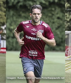 Crespo aguarda mais três reforços para a partida diante do Fluminense