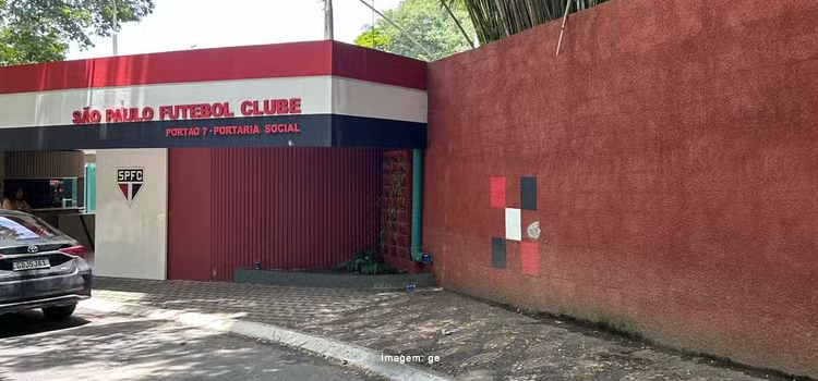 Torcedores organizam um novo protesto em frente ao clube social