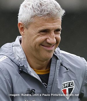 Hoje, Crespo é o único profissional que o torcedor pode confiar no CT da Barra Funda