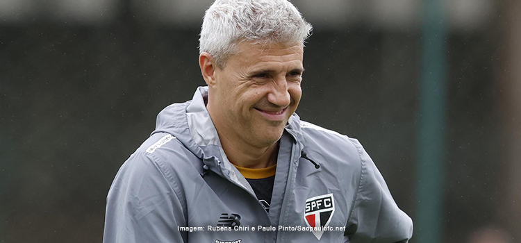 Hoje, Crespo é o único profissional que o torcedor pode confiar no CT da Barra Funda