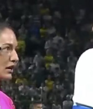 Prepotência de Daiane Muniz ofuscou mais um péssimo trabalho do VAR