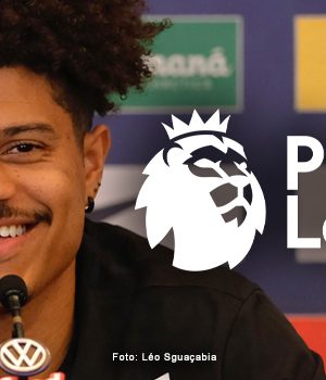 Aston Vila e Manchester United estudam proposta milionária por Gabriel Sara