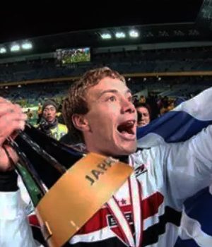 Programe-se: sexta (10) tem noite de fotos e autógrafos com Lugano em SP