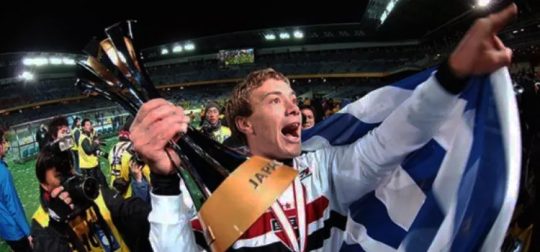 Programe-se: sexta (10) tem noite de fotos e autógrafos com Lugano em SP