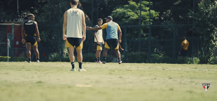 Irregularidades no gramado do CT do São Paulo impressionam jornalistas