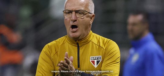 Dorival assume a responsabilidade e justifica reservas no clássico